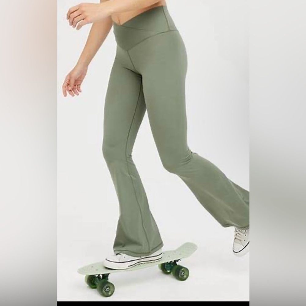 Aerie Offline Dark Sage Green Crossover Real Me Flare Hi Rise - Size S